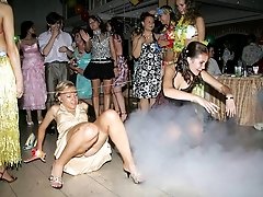 8 pictures - upskirt voyeur under dest pictures