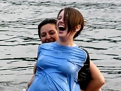 6 pictures - voyeur downblouse see nipples pics