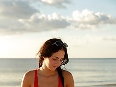 8 pictures - Dita Vetone Crab Slappers 2