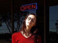 8 pictures - Jasmine Simco Eats A Cowboy Burger