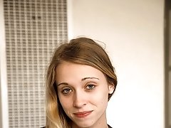 9 pictures - Riley Anne in Jurassic Peaks